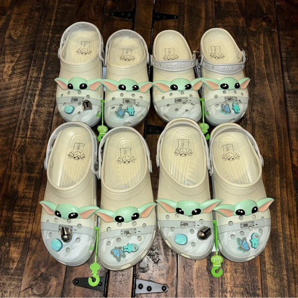 CROCS Mandalorian Baby Yoda NWT - Picture 1 of 14